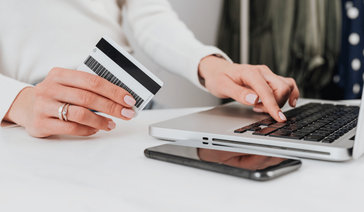 The Best No-Annual-Fee Card Comparison Sites